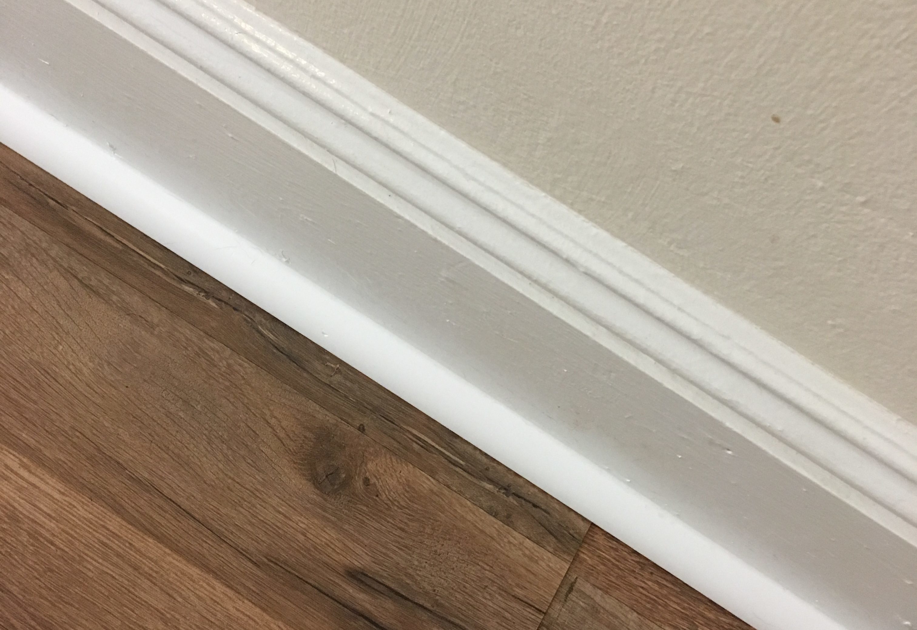 How To Install Quarter Round Molding With A Hammer And ... (3024 x 2076 Pixel)